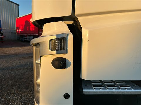 One Used Volvo FM 460bhp 4x2 Globetrotter XL tractor unit 11 2dr Tractor Unit I-Shift Diesel