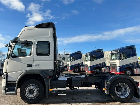One Used Volvo FM 460bhp 4x2 Globetrotter XL tractor unit 11 2dr Tractor Unit I-Shift Diesel