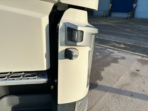 One Used Volvo FM 460bhp 4x2 Globetrotter XL tractor unit 11 2dr Tractor Unit I-Shift Diesel