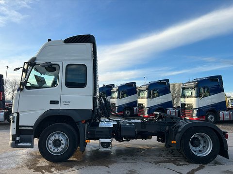 One Used Volvo FM 460bhp 4x2 Globetrotter XL tractor unit 11 2dr Tractor Unit I-Shift Diesel