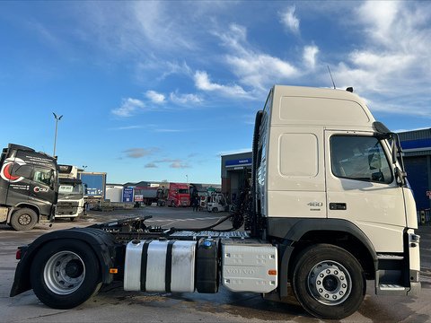 One Used Volvo FM 460bhp 4x2 Globetrotter XL tractor unit 11 2dr Tractor Unit I-Shift Diesel