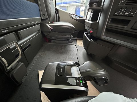 One Used Volvo FH 460bhp 6x2 Globetrotter tractor unit
 13 2dr Tractor Unit I-Shift Diesel