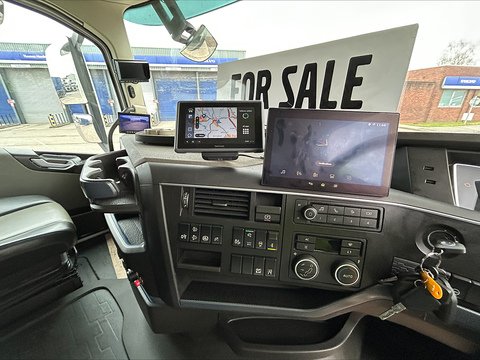 One Used Volvo FH 460bhp 6x2 Globetrotter tractor unit
 13 2dr Tractor Unit I-Shift Diesel