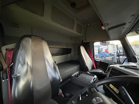 One Used Volvo FM 430bhp 8x4 rigid 11 2dr Tipper I-Shift Diesel