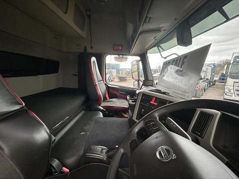 One Used Volvo FM 460bhp 6x2 Globetrotter tractor unit 11 2dr Tractor Unit I-Shift Diesel/LNG