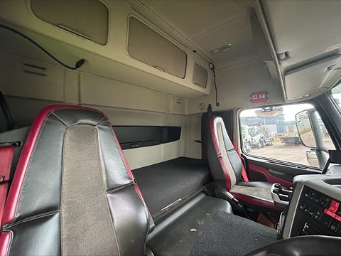 One Used Volvo FM 460bhp 6x2 Globetrotter tractor unit 11 2dr Tractor Unit I-Shift Diesel/LNG