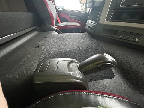 One Used Volvo FM 460bhp 6x2 Globetrotter tractor unit 11 2dr Tractor Unit I-Shift Diesel/LNG