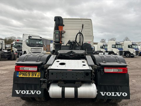 One Used Volvo FM 460bhp 6x2 Globetrotter tractor unit 11 2dr Tractor Unit I-Shift Diesel/LNG