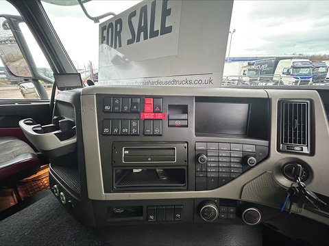 One Used Volvo FM 460bhp 6x2 Globetrotter tractor unit 11 2dr Tractor Unit I-Shift Diesel/LNG