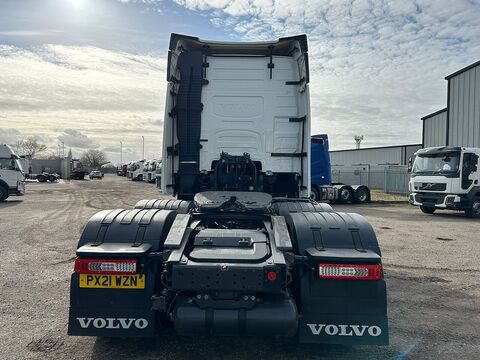 One Used Volvo FH 460bhp 6x2 Globetrotter tractor unit
 12.8 2dr Tractor Unit I-Shift Diesel