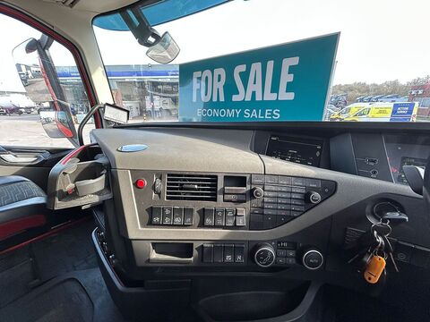 One Used Volvo FH 460bhp 6x2 Globetrotter tractor unit 12.8 2dr Tractor Unit I-Shift Diesel