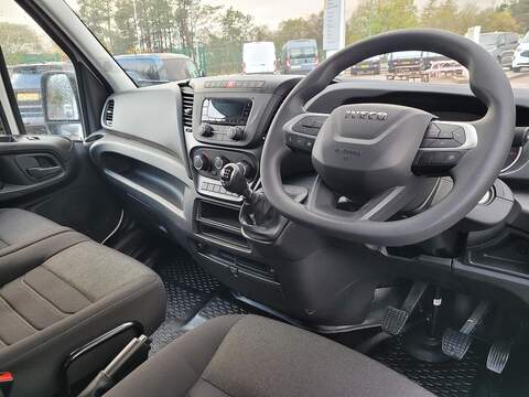 Iveco Daily 35S14 3520 MWB High Roof Panel Van 140ps with Air Con, Ply Lined, Rear Parking Sensors - N4552