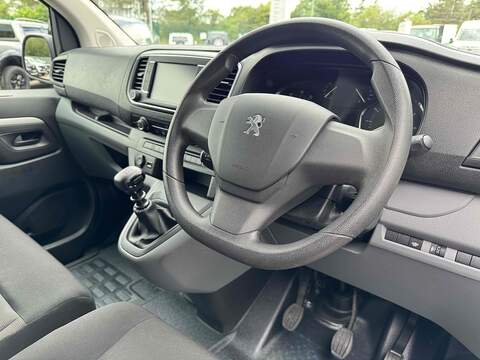 Peugeot Expert Hdi 120ps 1400 Professional 6 Seat LWB Euro 6 with Air Con, Rear Sensors, 2 Keys & 1 Owner - U105169