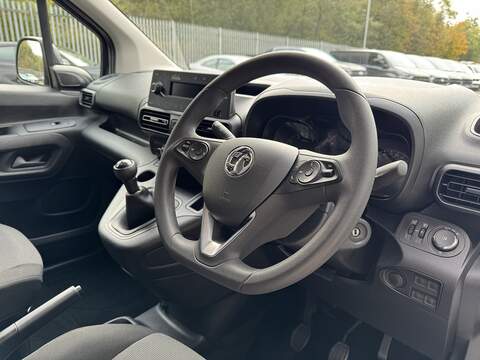 Vauxhall Combo Turbo D 100ps 2300 Dynamic L2 Lwb Euro 6 Air Con, Cruise Control, Rear Sensors &  Only 1 Owner - U105271
