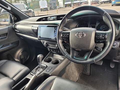 Toyota Hilux D-4D Invincible X 204ps Pickup Double Cab, Auto 4WD Euro 6, Sat Nav, 18" Alloys, Reversing Camera - U105393