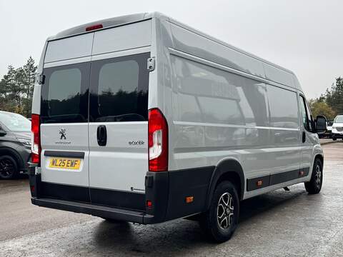 Peugeot Boxer Camper Spec (2 Captain Seats, No Bulkhead, Rear windows) 2.2 160ps Panel Van Manual Diesel - U105456