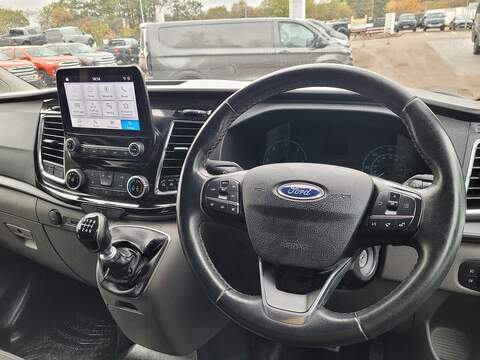 Ford Transit Custom TDCI 130ps 300 Limited with Heated Seats, Heated Front Screen, Ply Lined & Alloy Wheels - U105481