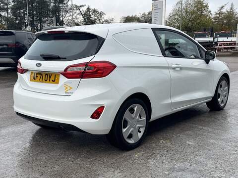 Ford Fiesta Van EcoBoost 125PS MHEV Trend with Air Con & Sat Nav Car Play - U105488