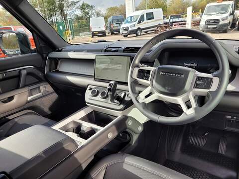 Land Rover Defender 90 250ps Hard Top X-Dynamic SE 4WD with 20" Alloys, Air Suspension & Elecectric Deployable Towbar - U105494