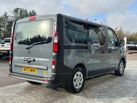 Renault Trafic 2.0dCi 150PS SL28 Business 9 Seat Minibus Euro 6 with 1 Owner, 2 keys - U105527