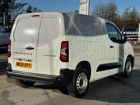 Peugeot Partner HDI 100ps 1000 Professional Euro 6 with 2 Keys, Air Con, Reverse Sensors & Car Play - U105530