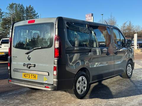 Renault Trafic 2.0dCi 150PS SL28 Business Minibus Double Cab Euro 6 with 1 Owner, 9 Seats & Low Mileage - U105534