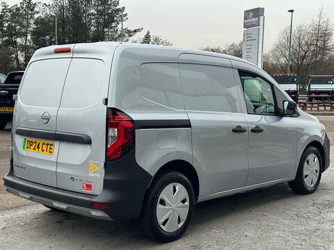 Nissan Townstar 45kWh 122PS Acenta Auto With Rear Parking Sensors, Twin side Doors With Only 6k Miles - U105553