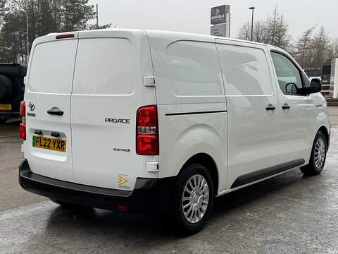 Toyota ProAce 75kWh Icon 136PS Auto Electric MWB with 1 Owner, Aircon, Reverse Sensors, DAB & TPMS - U105580