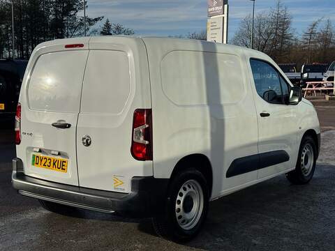 Vauxhall Combo 2300 Dynamic 50kWh Auto 136PS with 1 Owner, Air Con, Reverse Sensors & Cruise Control - U105598