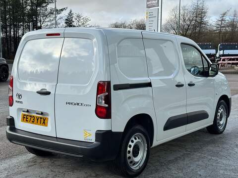 Toyota PROACE CITY 1.5 BlueHDi Active 100PS SWB Euro 6 with Air Con, Car Play & DAB - U105647