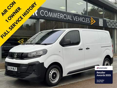 Vauxhall Vivaro 2300 Dynamic 50kWh Auto 136PS with 1 Owner, Air Con, Reverse Sensors & Cruise Control 0.0 5dr Panel Van Automatic Electric