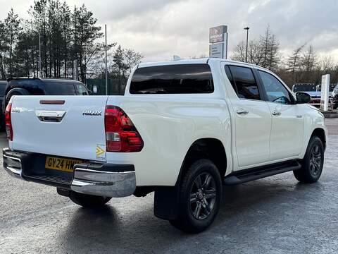 Toyota Hilux 150ps Icon Auto Euro 6 with Air Con, 17" Alloy Wheels, 1 Owner With Del Miles Only - U105686