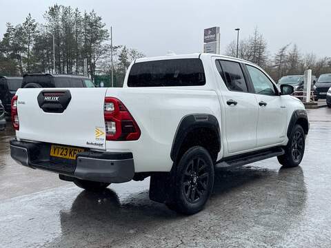 Toyota Hilux 2.8 D-4D Invincible X 204PS 4WD Euro 6 with Sat Nav, Air Con & 360 Camera - U105687