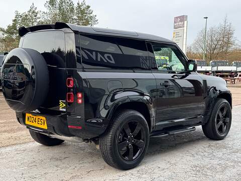 Land Rover Defender 90 3.0 250ps D250 Hard Top with Air Con, 360 Cameras, 20" Alloy Wheels & Black Pack - U105691