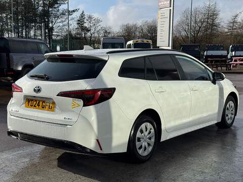 Toyota Corolla 1.8 VVT-h 140ps Petrol Hybrid Euro 6 with Rev Cam, Adaptive Cruise & Air Con - U105718