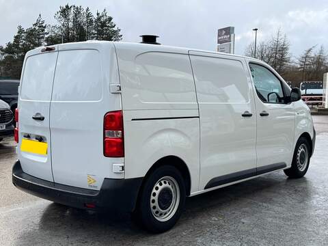 Peugeot e-Expert e 1200 Professional 75kWh 136ps MWB Auto with Air Con, Reverse Camera & DAB - U105754