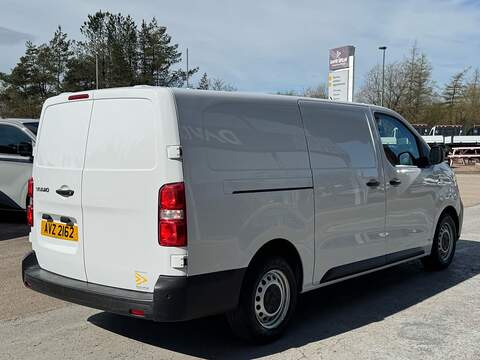 Vauxhall Vivaro Turbo D 2900 Dynamic 100ps L2 LWB Euro 6 with Air Con, Cruise Control & Front and Rear Sensors - U105849