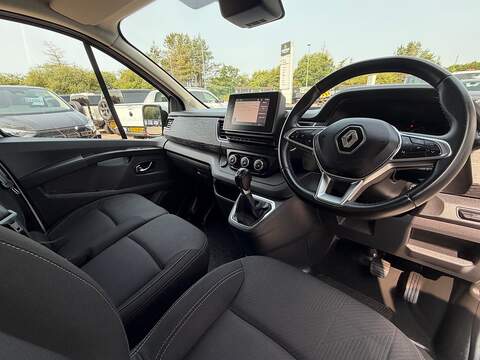 Renault Trafic DCI 170ps Sport SL28 L1 Swb Auto with Air Con, Car Play & Reverse Sensors - U105867