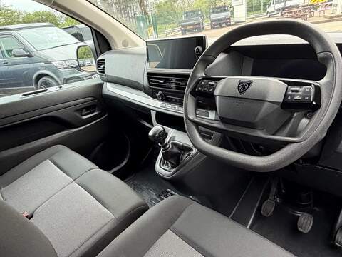 Peugeot Expert HDi 120ps Professional L2 Lwb Euro 6 with Air Con & Sat Nav Car Play - U105887