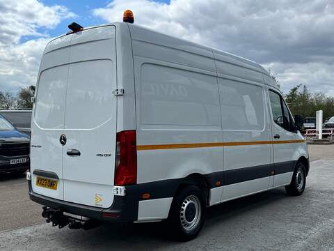 Mercedes-Benz Sprinter 315 CDI Progressive 150ps L2H2 RWD with Adjustable Tow Bar, Car Play & Rev Cam - U105924