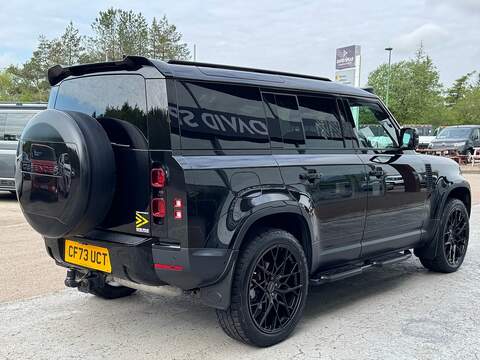 Land Rover Defender 110 D250 MHEV SE 4WD with Rear Seat Conversion, 22" Alloys & Roof Lights - U105965