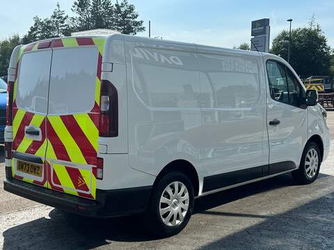 Nissan Primastar dCi 28 Acenta 110ps with Air Con, Cruise Control & Reverse Sensors - U106023