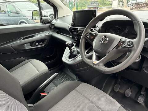 Vauxhall Combo Turbo D 100ps 2300 Prime 5 Seat Kombi Crew Cab L2 Lwb with Sat Nav Car Play and Air Con - U106035