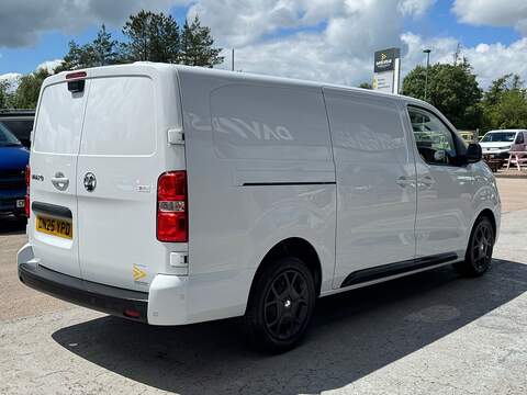 Vauxhall Vivaro Turbo D Pro 145ps LWB L2 with Air Con, Front and Rear Parking Sensors & Rear View Camera - U106058