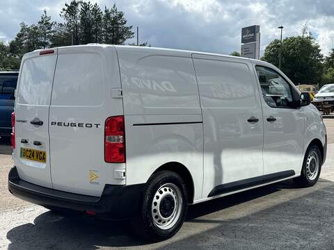 Peugeot e-Expert Professional MWB 136ps 75kWh with Delivery Miles, Heated Seats, Air Con & Reverse Sensors - U106081