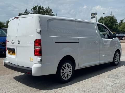 Vauxhall Vivaro Turbo D 3100 Pro 145ps L2 LWB with Reverse Camera, Sat Nav & Air Con - U106108