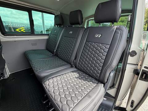 Volkswagen Transporter TDI 150ps T32 Highline 'R Line Style' 5 Seat Kombi Crew DSG L1 with Leather Seats & Reversing Camera - U106170