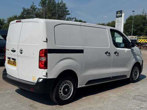 Vauxhall Vivaro Turbo D Prime 120ps with Air Con, Lane Assist & Ply Lined - U106191