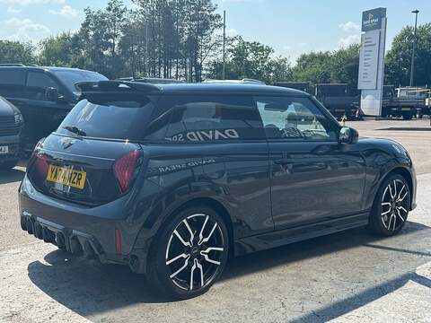 MINI Cooper C Sport 156ps (LEVEL 3) with Heated Leather, Sat Nav & Sunroof - U106196