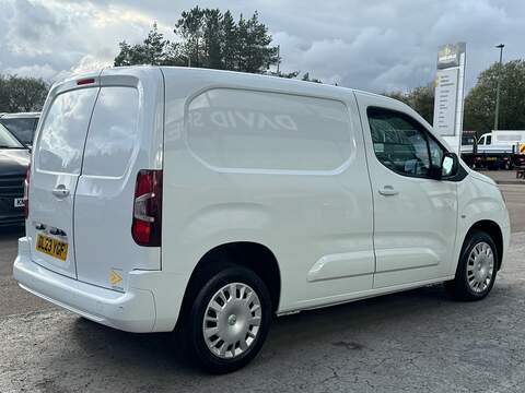 Vauxhall Combo Turbo D 2300 Pro SWB 100ps with Air Con, Reverse Camera & Sat Nav - U106323